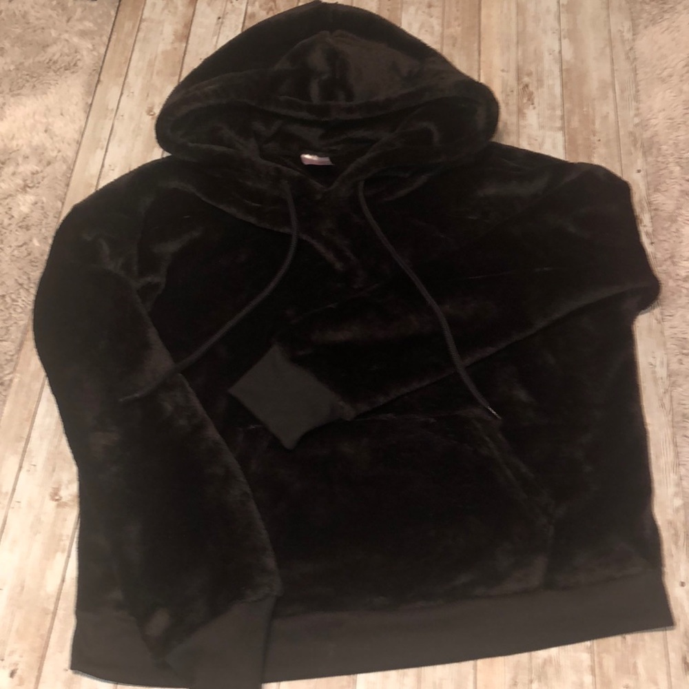 3/15$ Black furry hoodie large